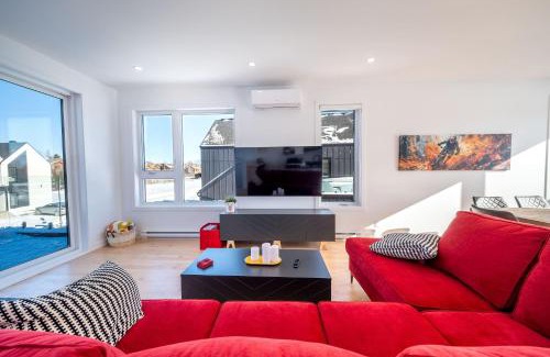 Beaupre Ski Chalet | Mountain View - World Cup