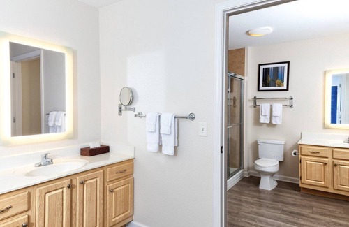 Table Rock Hotel | Mountain Vista 2 Bedroom Deluxe Unit! Branson MO.