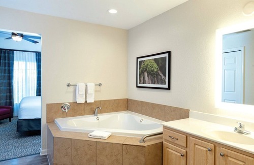 Table Rock Hotel | Mountain Vista 2 Bedroom Deluxe Unit! Branson MO.