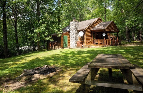 Ansted Cabin | Mountaineer Cabin 3 - Hot Tub & Fireplace close to New River Gorge National Park