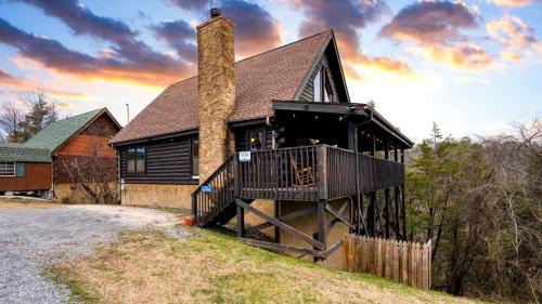 Sevierville House | Mountains are Calling by AvantStay Sleeps 8 Hot Tub Game Loft Located in Douglas Lake Resort