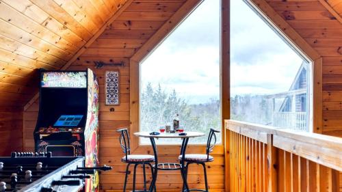 Sevierville House | Mountains are Calling by AvantStay Sleeps 8 Hot Tub Game Loft Located in Douglas Lake Resort