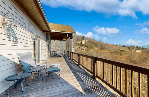 Whittier Condo | Mountainside condo with private balcony, washer/dryer, shared pool, sauna, & gym
