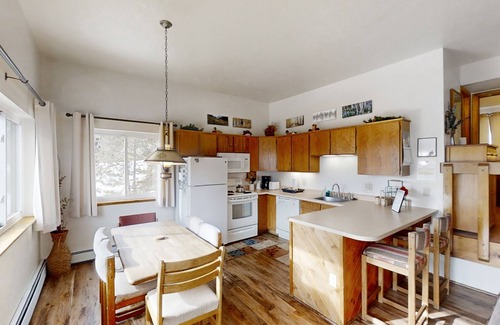 Wildernest Condo | Mountaintop condo with private balcony