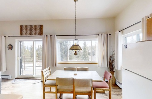 Wildernest Condo | Mountaintop condo with private balcony