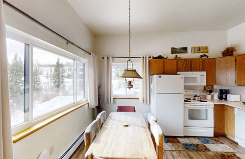 Wildernest Condo | Mountaintop condo with private balcony