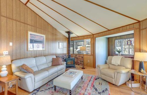 Wolf Laurel House | Mountaintop Mars Hill Cabin with Wraparound Deck!