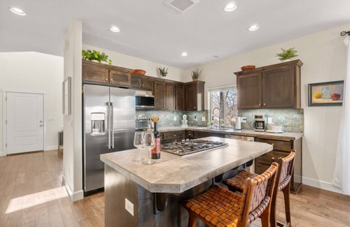 Larkspur Apartment | Movie Theater, Office, Pets! - Stunning Bend Home