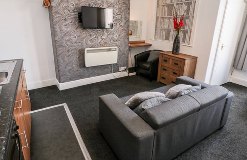 Bridlington Old Town Apartment | MOWBRAY 3, pet friendly, country holiday cottage in Bridlington