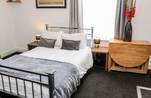 Bridlington Old Town Apartment | MOWBRAY 5, pet friendly, country holiday cottage in Bridlington