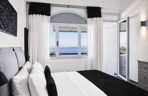 Finikia Hotel | Mr and Mrs White Oia – Santorini