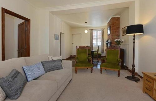 Battery Point House | Mr Watson's Cottage near the Battery Point Jetty