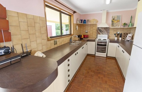 Innes Park House | Mr Wilfords Retro Bungalow