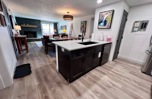 Crested Butte Condo | Mt. Crested Butte first-floor condo - Pool & Hot Tub - Walk or bus to ski basen
