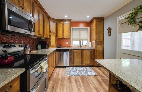 Mount Dora House | Mt Dora Garden Cottage w/Patios, Walk to Downtown
