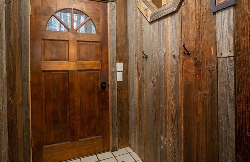 Rhododendron Cabin | Mt. Hood Cabin w/ hot tub and close to hiking, skiing and outdoor adventuring.
