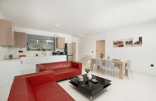 Porto Rafti Apartment | Mtc-an Apartment by the sea and Airport