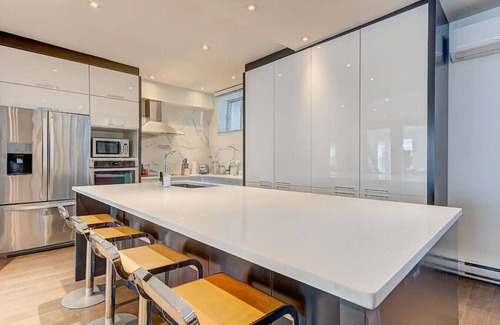 Montreal Apartment | MTL Townhouse- 3 bdr in the heart of the city