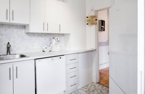 Plateau Mont Royal Apartment | MTLVR #02 | Urban Oasis, foosball, A/C, sleeps 6