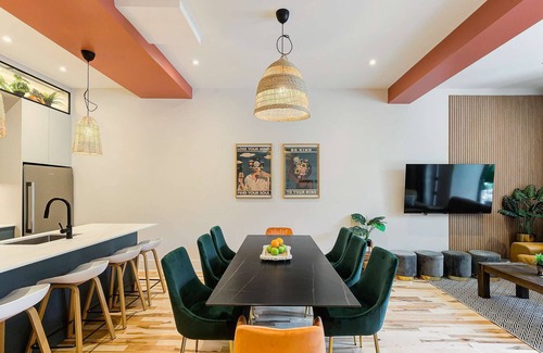 Plateau Mont Royal Apartment | MTLVR #18| Almost ground floor! 6 beds, central A/C