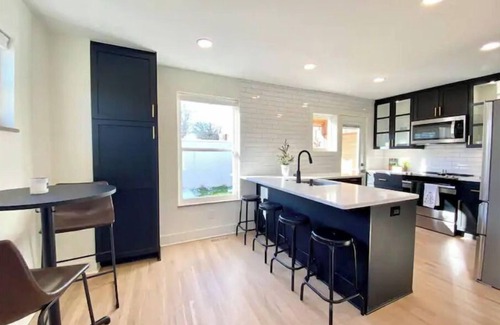 Grandview Heights House | 🌲 Mtn Mod Townhome w/City Views-Unmatched Location