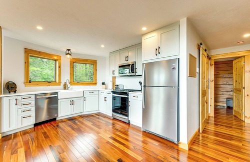 Conway Cabin | Mtn-View Deck: Scenic Conway Log Cabin!