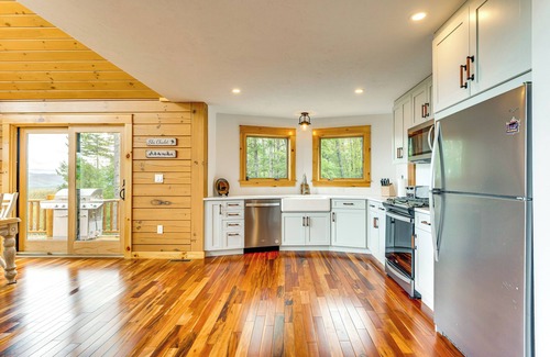 Conway Cabin | Mtn-View Deck: Scenic Conway Log Cabin!