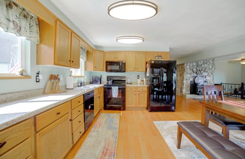 Garden Valley Cottage | Mtn-view Oasis w/Pool Access in Garden Valley