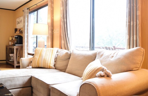 Seven Devils Ski Chalet | Mtn Views Family Friendly Fire Pit Hot Tub Pool Table