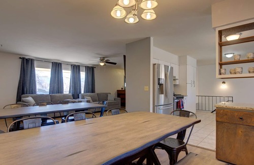 Rustic Hills House | MTN Views King Beds, by Park, close to Downtown