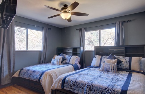 Rustic Hills House | MTN Views King Beds, by Park, close to Downtown