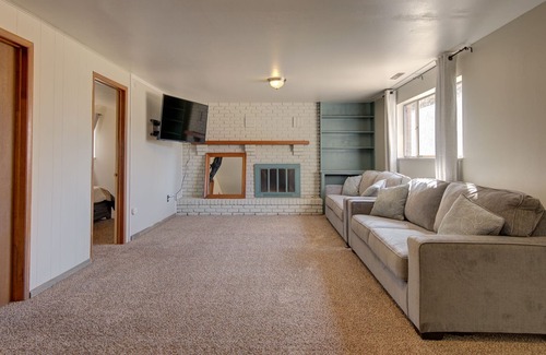Rustic Hills House | MTN Views King Beds, by Park, close to Downtown