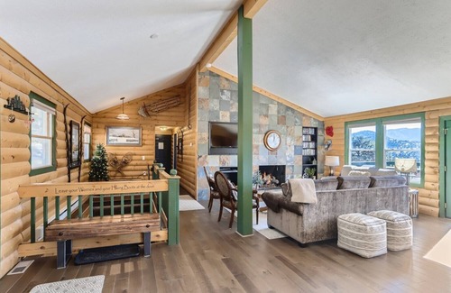 Estes Park House | Mtn Views of Longs and RMNP Peaks, Gas FirePit, HTub, Billiards, Indoor BBCourt