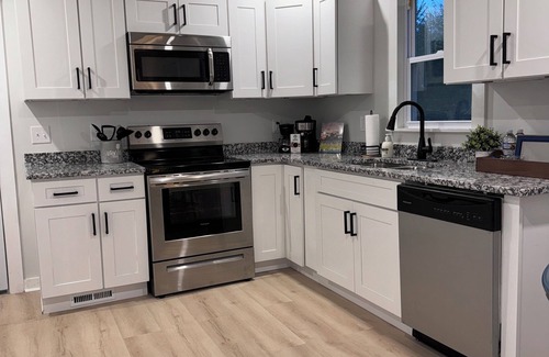 Murfreesboro House | MTSU football and Downtown Murfreesboro! Near Siegel soccer, Nashville! New 2BR