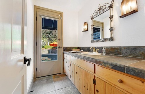 Penngrove Villa | MTV Cribs, Live like a rock star.