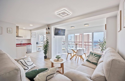 Benidorm Apartment | Mucho Gusto Coblanca 3-16. Sea and mountain view, AC, pool, free parking, WIFI