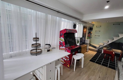 Bonifacio Global City Condo | Muggle Stay 1.0 - 2BR in BGC Taguig City with 50mbps WIFI