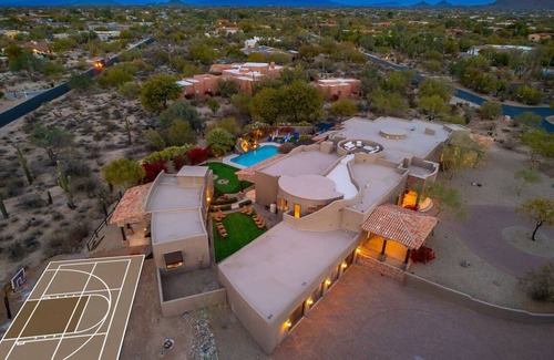 Pinnacle Paradise Villa | Multi-Million Waterslide Resort 8 bedrooms+Castia