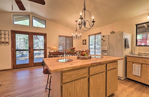 Munds Park Cabin | Munds Park Mountain Getaway: Hike, Golf & Unwind!