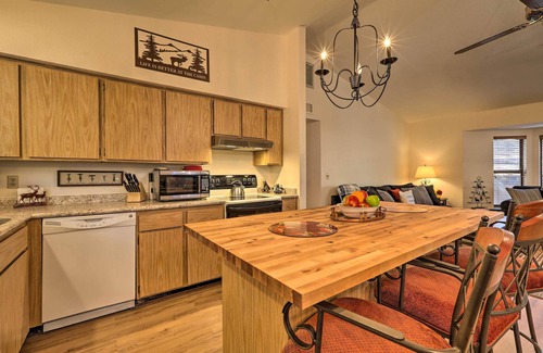 Munds Park Cabin | Munds Park Mountain Getaway: Hike, Golf & Unwind!