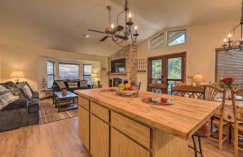Munds Park Cabin | Munds Park Mountain Getaway: Hike, Golf & Unwind!