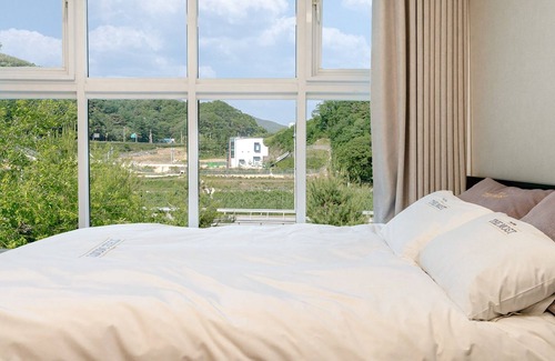 Mungyeong House | Mungyeong The Most Pool Villa