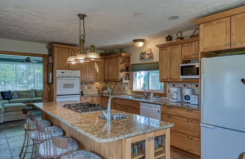 Mayfield House | MURRAY ACRES: A modern farmhouse @ 15 minutes from downtown Traverse City