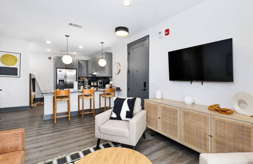 Rolling Mill Hill Condo | Muse | Contemporary condo in central location with rooftop lounge & central AC