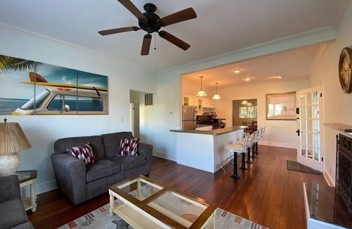 Historic District House | "MUSE HAVEN" - Spacious Relaxing Retreat, Pet-Friendly