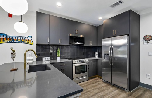 Rolling Mill Hill Condo | Muse | Rockstar downtown condo with private balcony, central AC & gym