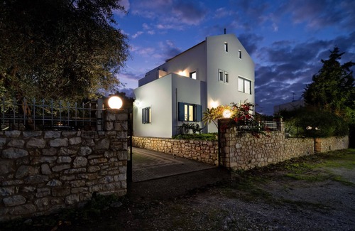 Houdetsi Villa | Muse villa Pigi with heated pool near Amenities