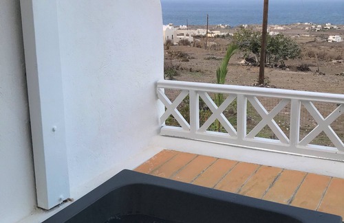 Oia Apartment | Muses Cycladic Suites - Compact Two-Bedroom Sea View Suite with Outdoor Hot Tub