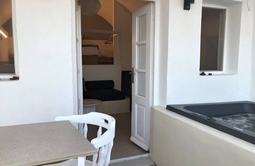 Oia Apartment | Muses Cycladic Suites - Compact Two-Bedroom Sea View Suite with Outdoor Hot Tub