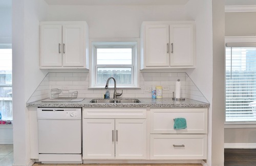 South Central Houston House | Museum District - Beautiful 2 Br/2Ba with King bed!